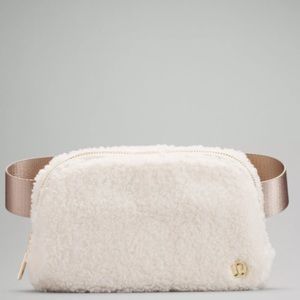 Brand new with tags Lululemon everyday fleece light Ivory belt bag!